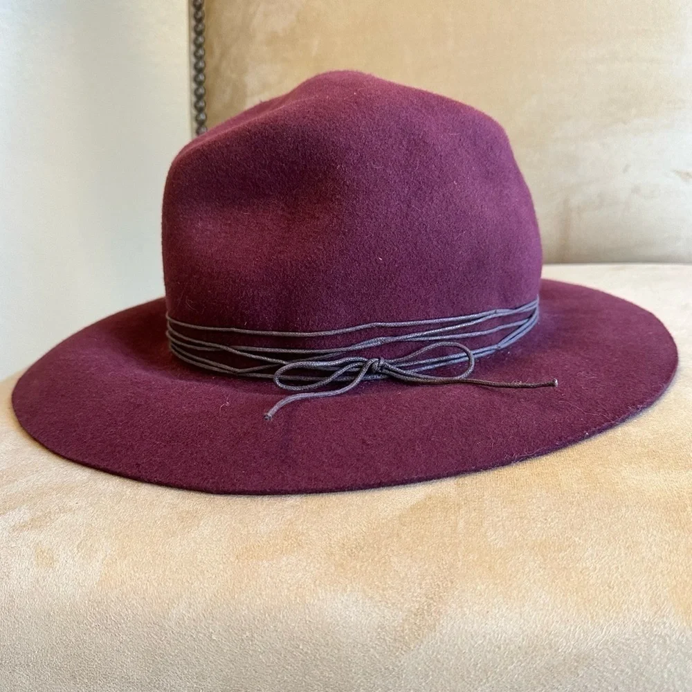 Women’s stylish beautiful burgundy wool hat